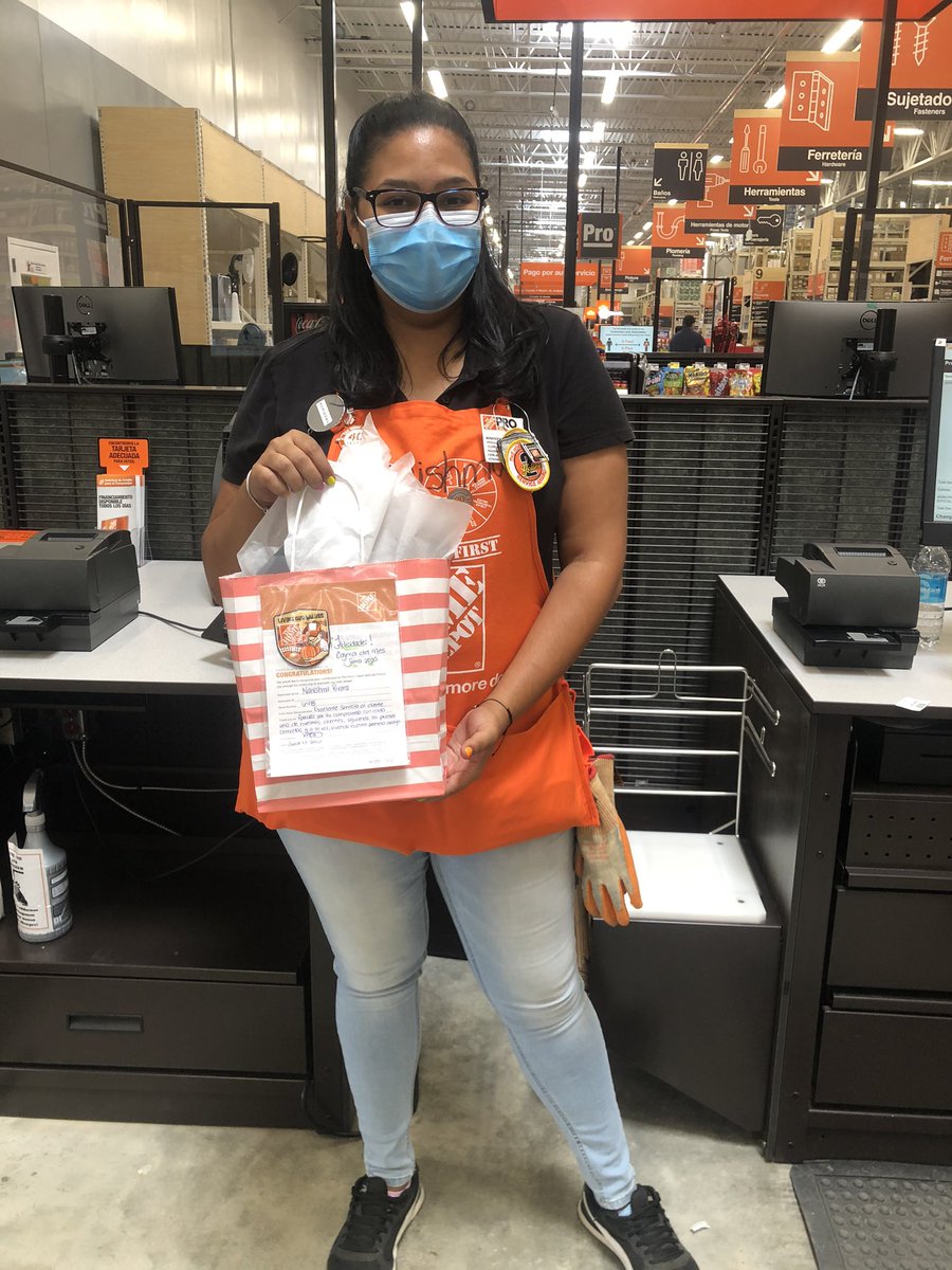 6415xay's tweet photo. I present my our Super Star⭐️ Cashier of the Month: Nanishma R. Im very happy for your commitment and performance for our process and for making our customers a unique experience... #6415 Congratulations🤩🍊🛒🎉🎊 https://t.co/Jas9GVgksG