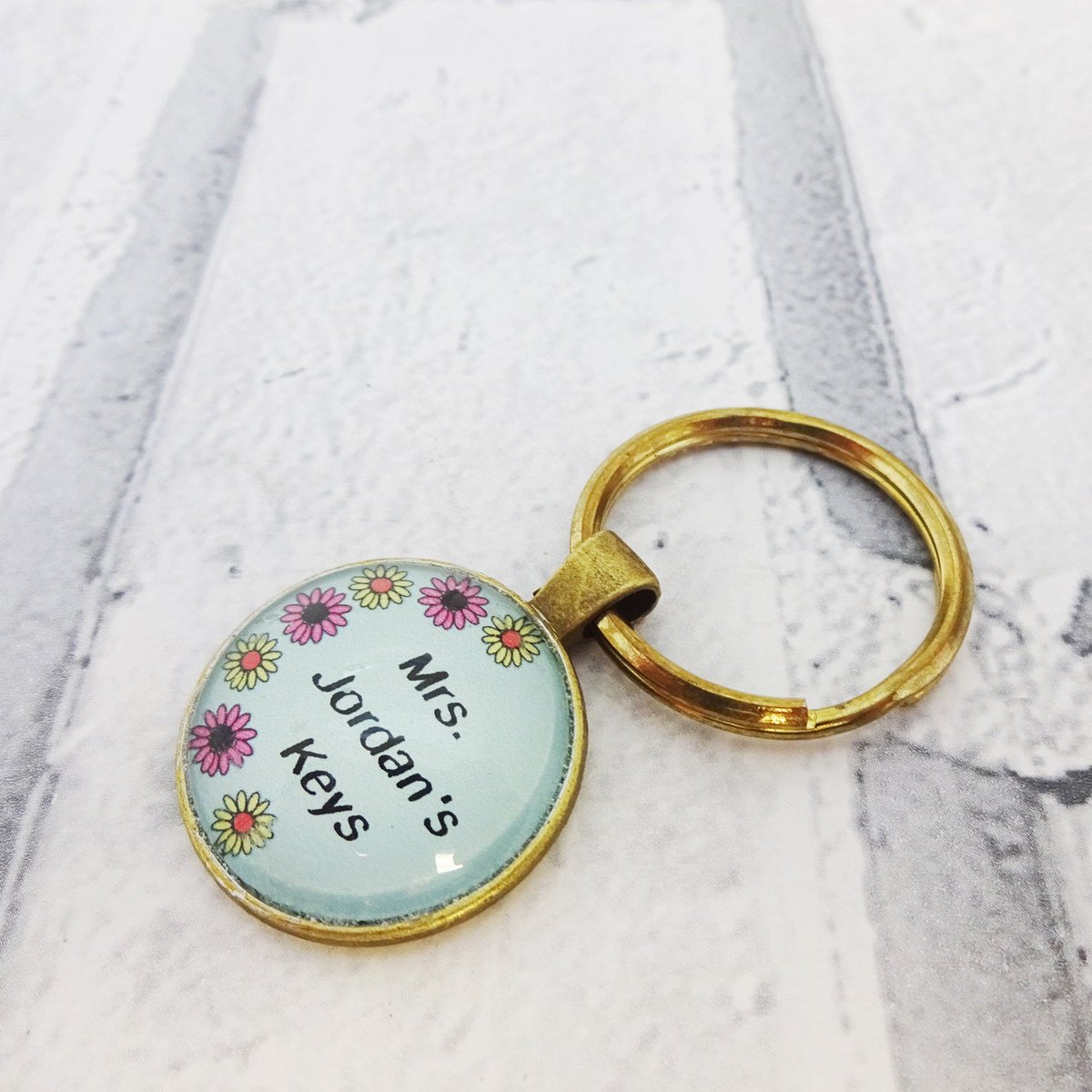 martisanne's tweet image. Personalised keyring, Custom keychain, teacher gifts,nappreciation gift, gift for her, personalised key fob, name keychain, Customised gift tuppu.net/e5f46757 #EtsyTeamUnity #TMTinsta #CustomizedKeychain