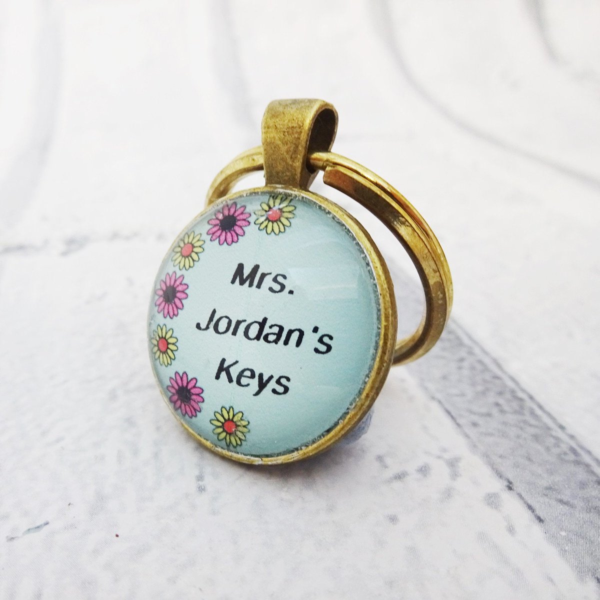 martisanne's tweet image. Personalised keyring, Custom keychain, teacher gifts,nappreciation gift, gift for her, personalised key fob, name keychain, Customised gift tuppu.net/e5f46757 #EtsyTeamUnity #TMTinsta #CustomizedKeychain