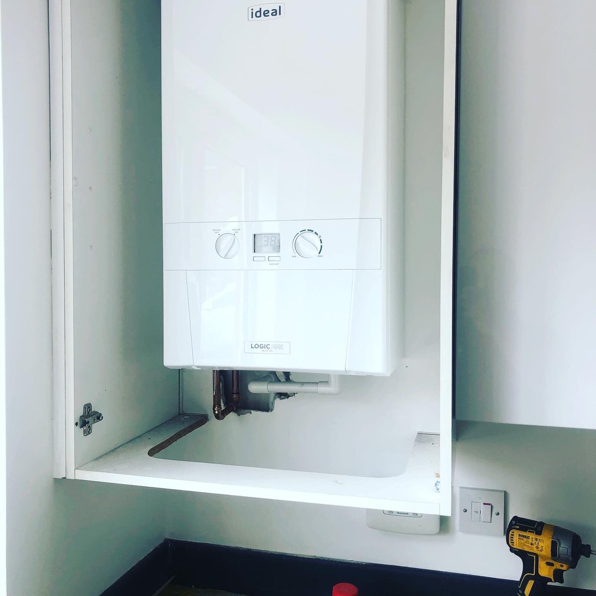 EPHMBarnsley's tweet photo. Few @IdealBoilers we’ve fitted over the last few weeks #getmorewithideal #boiler #installation #barnsley @ideal_joe1 https://t.co/bndVQiFRQq