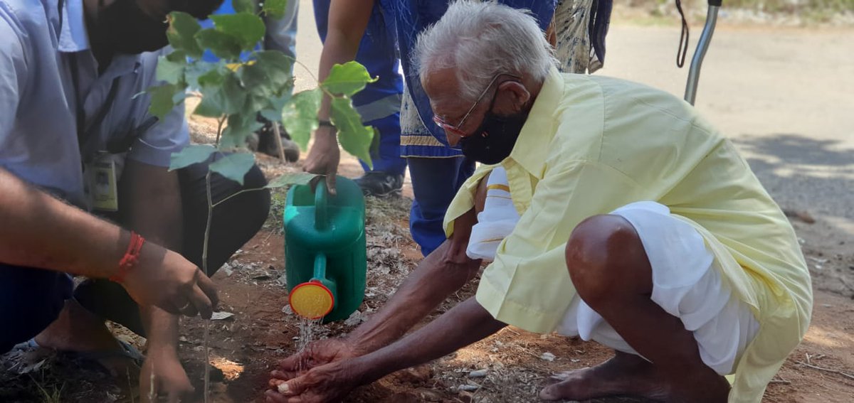 TopBpcl's tweet photo. Irugur TOP installation today handed over walking stick, mask and sanitiser to  an old person staying nearby the installation doing prayer in temple everyday. We also planted few tree there @8singhi @CbeRetailBpcl @BPCLimited @singharunbpcl @BPCL_Rajesh #SwachhtaPakhwada2020 https://t.co/6VoTrLStTl