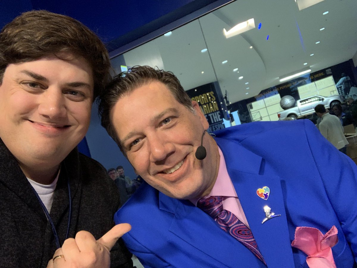 thefishnation's tweet photo. #NBAFriends
Today I salute @PhillipDean_ who does excellent work for @GrizzliesOnFSSE and always volunteers to help us look better. Shout out PD!! https://t.co/Xssvdo5ONe
