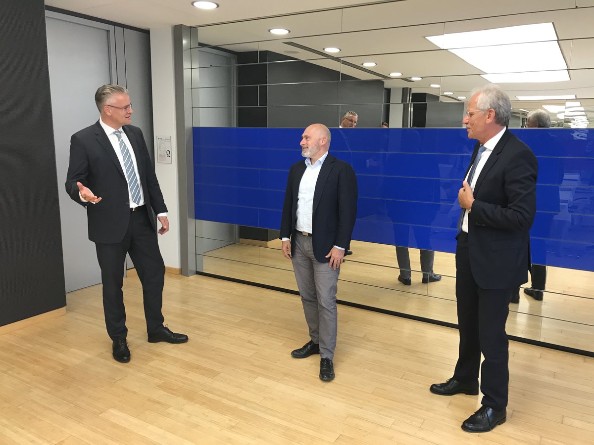 Damit die #Energiewende und #Wärmewende zum Erfolg wird, braucht es verlässliche politische Rahmenbedingungen. Darüber haben wir heute mit dem hessischen Landtagsabgeordneten <a href="/rock_fdp/">René Rock</a> in der Mainova Zentrale gesprochen. <a href="/FDPHessen/">FDP Hessen</a>