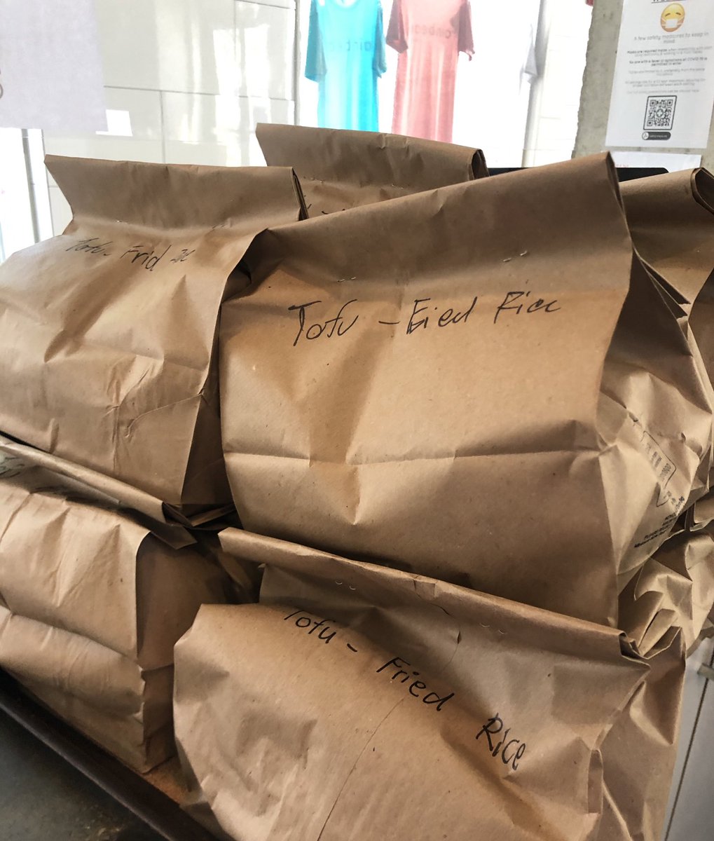 beauthaidc's tweet photo. Our #HeroHelp meal donation today was to the medical clinic at @BreadfortheCity. Did you know that every Tuesday and Thursday at 1pm, Bread for the City offers free community walk-up coronavirus testing at their Northwest Center (1525 7th Street NW)? #dc #shaw https://t.co/ohHH2XtTeP