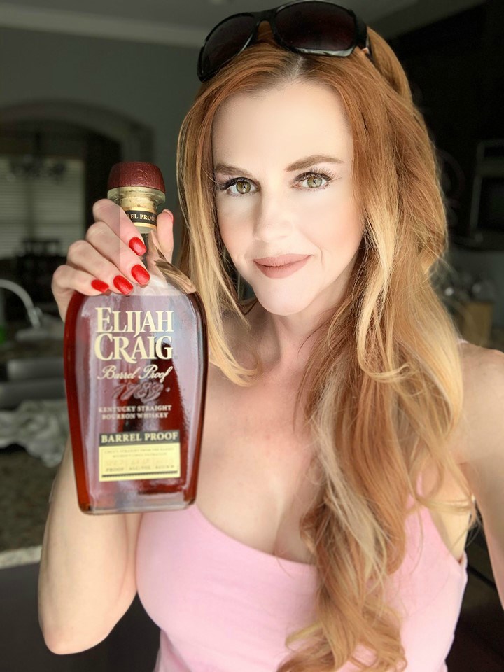 ChickWhiskey's tweet photo. First tweet y'all! Go check out my site for all things #bourbon 🥃and follow me on the #socials
https://t.co/ZwKB41gQE5 https://t.co/NlLDDA0J8I