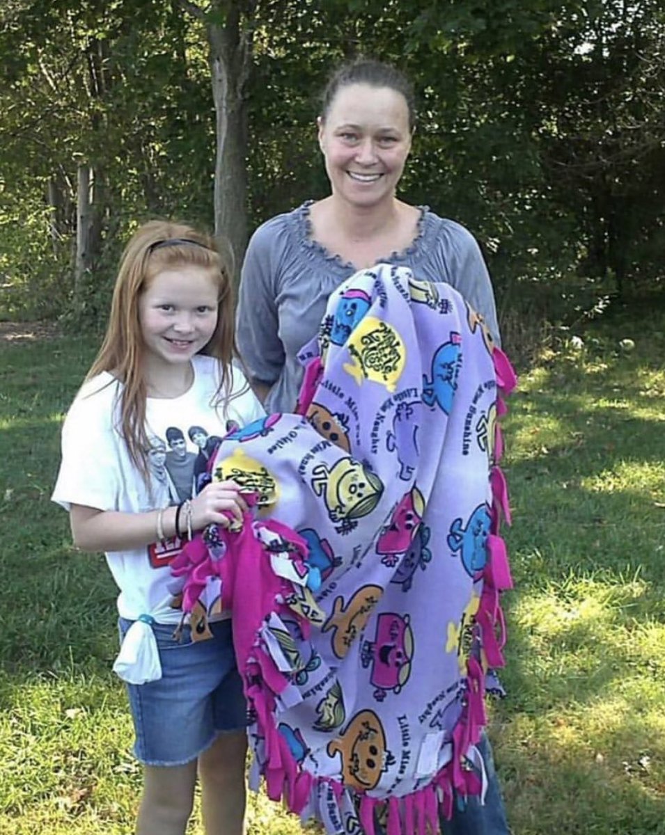 Cuddles_4Cancer's tweet photo. One of the very 1st Cuddles blankets that I made (age 9). This one was made for a local little girl with cancer 💜 #Celebrating8Years #CuddlesForCancer #EveryoneDeservesACuddle #YoureNeverTooYoungToMakeADifference @FaithIDickinson https://t.co/0WPylRELwq