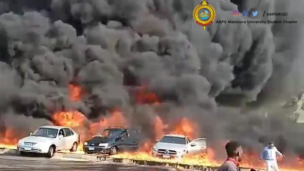 AAPGMUSC's tweet photo. عاجل : انفجار خط أنابيب البترول علي طريق اسماعيليه الصحراوي بعد كسر ماسورة مواد بترولية على طريق الإسماعيلية الصحراوي القريب من منطقة الهايكستب، ودفعت الحماية المدنيه بحوالي 20 سيارة إطفاء لإخماد هذا الحريق الهائل 
انباء عن توجه كلا محافظ القاهره ووزير البترول لمكان الحادث .. https://t.co/EEOAREJy9S