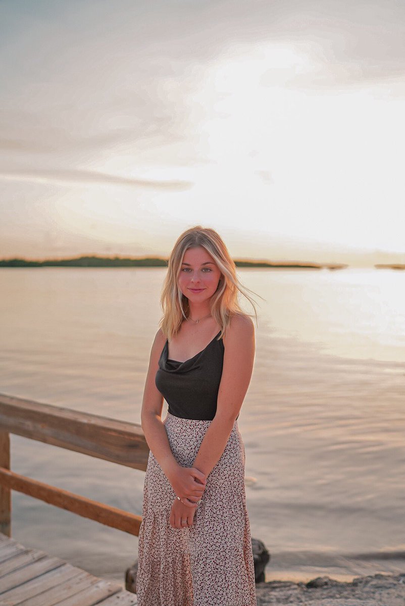amandahicksss's tweet photo. hello i haven’t posted in a while so here’s some pics https://t.co/jxAMLY7nIE
