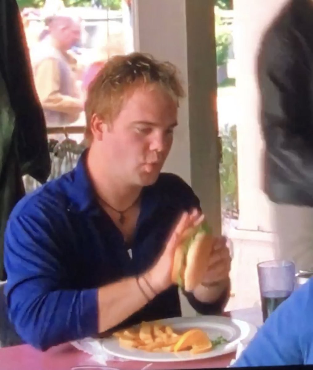 .<a href="/netflix/">Netflix</a> please give this ~extra~ extra from Gilmore Girls his own entire series