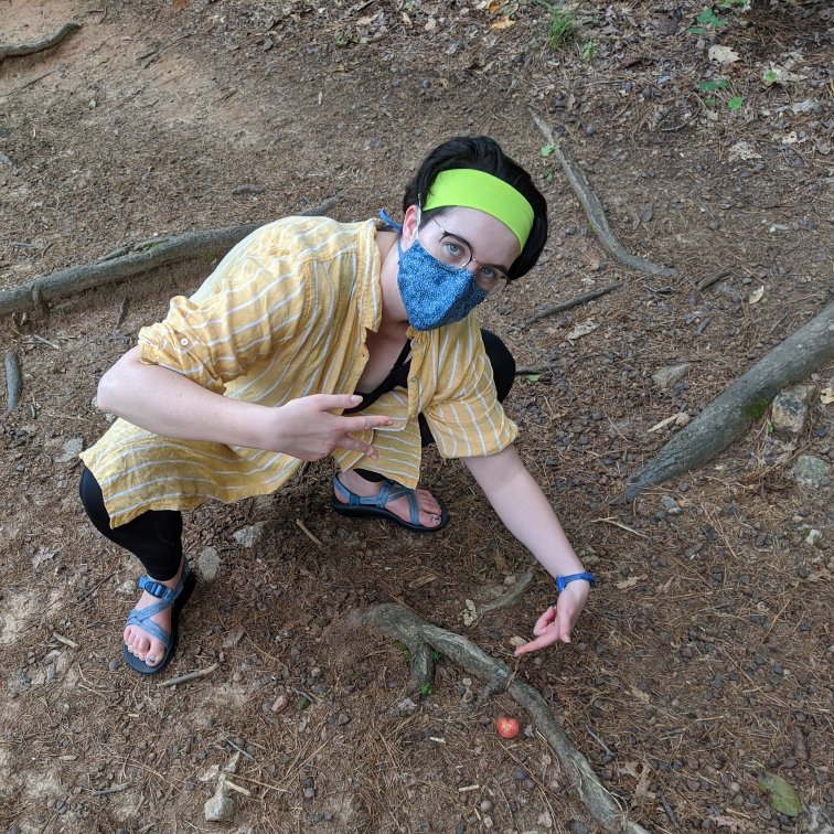 expand ur twitter by following some #nonbinary scientists! pay special attention to finding folks of color and nonAmericans too. ☺️

me? just sewin masks, finding mushroom friends, and doin my own science...

#NonbinaryInSTEM
#InternationalNonbinaryDay (1/2)