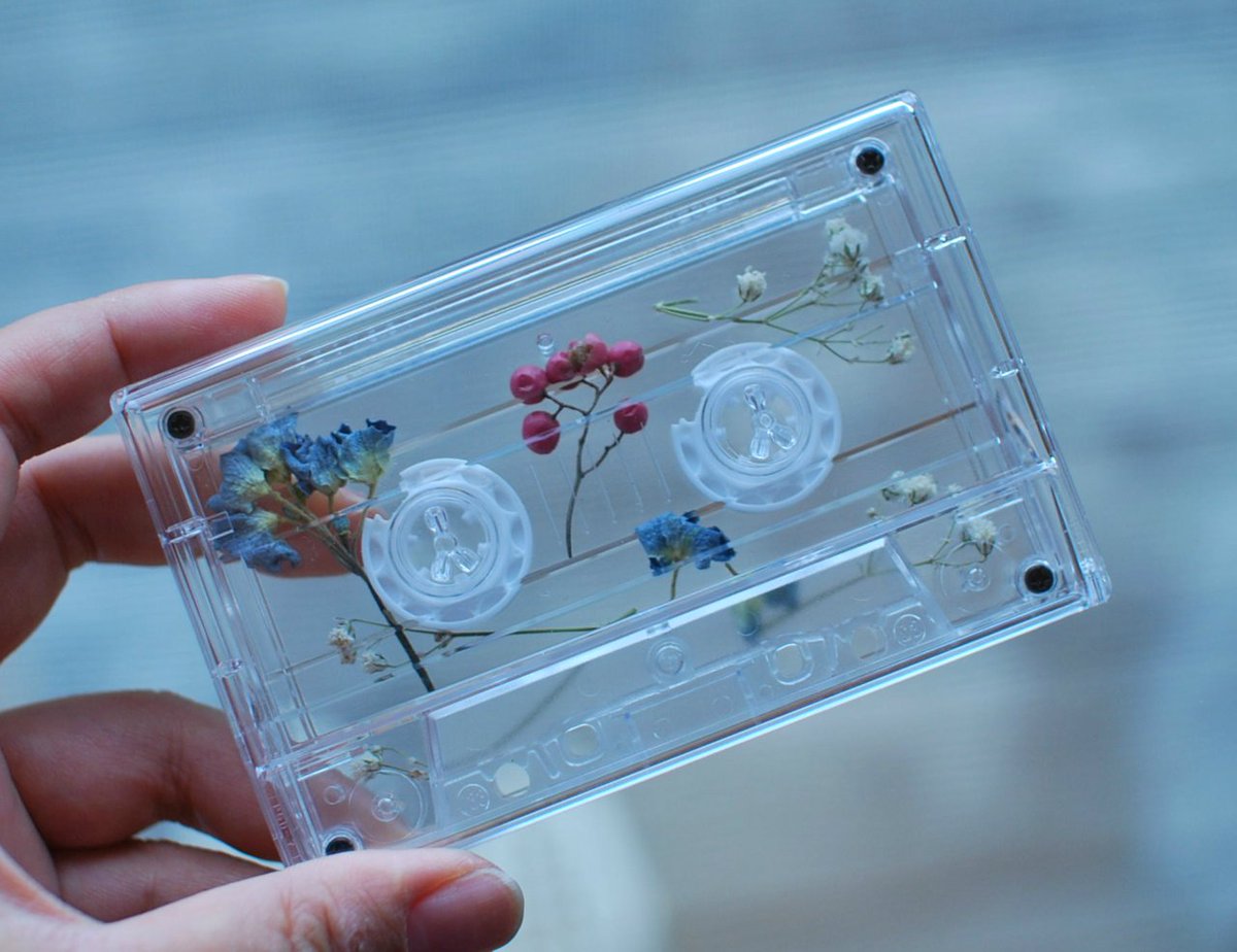 以前作ったカセットテープのキーホルダー。「はなのこえ」です。背表紙