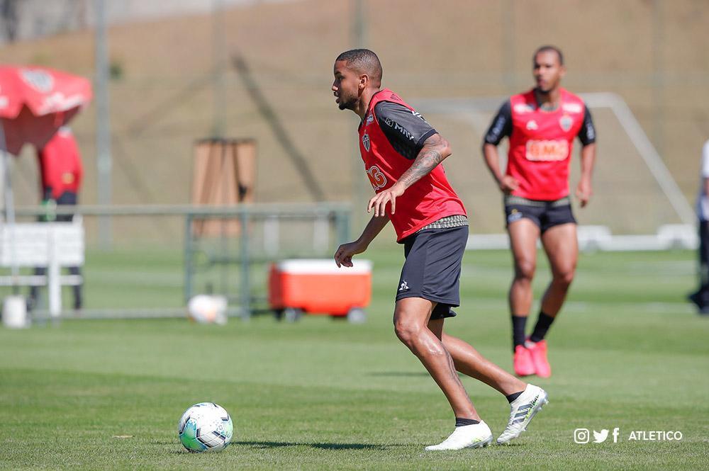 atletico_es's tweet photo. 🔎🔍 Visión de campo, toco y me muevo.
#Galo🖤🤍 https://t.co/KpzXVcmuYq
