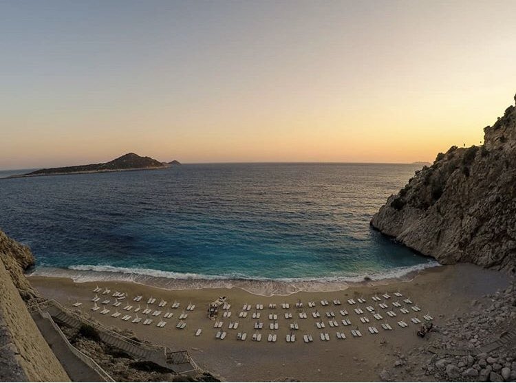 Kaputaş’ta harika gün batımı. İyi akşamlar 

#SimdiAntalyaZamani 
#itstimeforAntalyanow
#сейчасвремяАнтали

📸: Hüseyin Öz📍: #Kaputaş