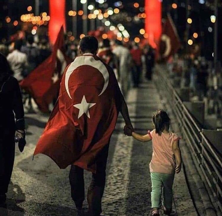 edaaltintas35's tweet photo. Milyonların ayak sesi titretti yeri.
Elde bayrak, dilde tekbir, koştu ileri. #15temmuz  unutmadık, unutmayacağız🇹🇷 https://t.co/1mFq0LSrtQ