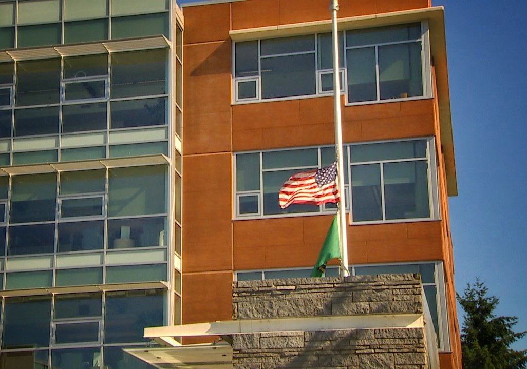 jamesjos_photog's tweet photo. A memorial grows outside the Bothlell Police Station for an officer who was killed in the line of duty on July 13, 2020. #KOMONews #Bothell #bothellpolice https://t.co/UQpSCPoPID