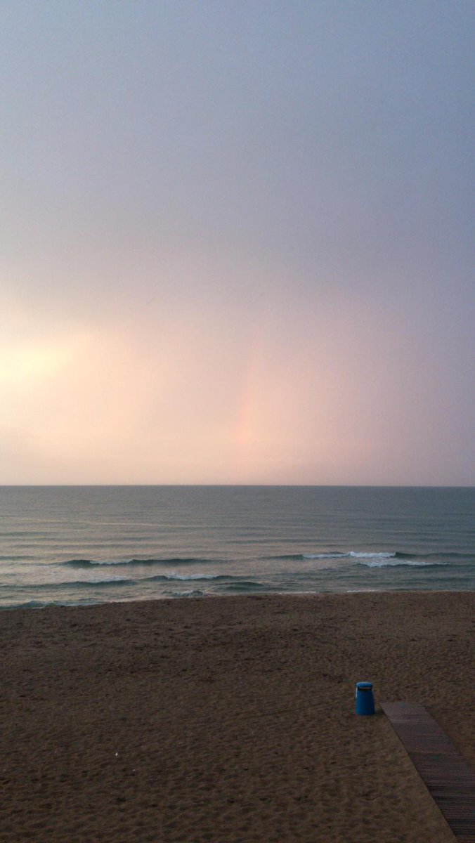 saragimenez's tweet photo. Amanecer &amp; Atardecer en la playa del #MarenyBlau #Sueca ¿Con cuál os quedáis? @Tiempo_Valencia @AEMET_CValencia #tiempoCV ☀️🌦️🌈 📸 C.G e I.G https://t.co/g9OOLjGA95
