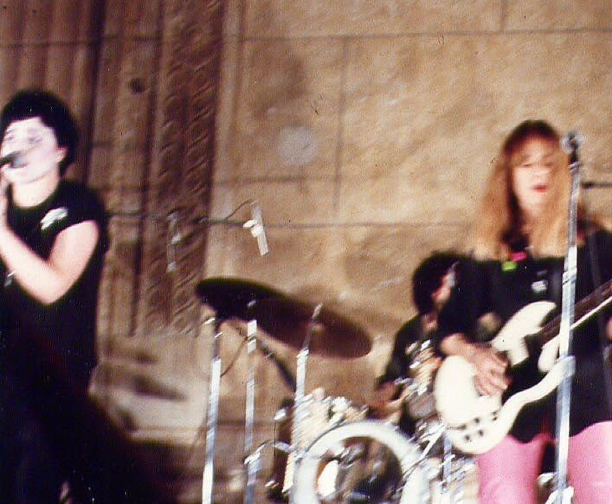 planetgogos's tweet photo. #thegogos #lapunkscene #riotgirls #punkfashion #punkrockhistory https://t.co/sdnAPYkS9t