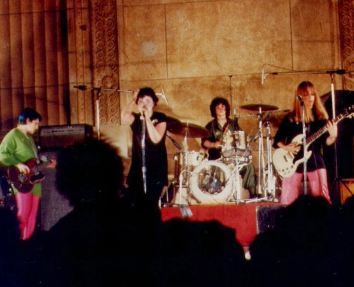 planetgogos's tweet photo. #thegogos #lapunkscene #riotgirls #punkfashion #punkrockhistory https://t.co/sdnAPYkS9t