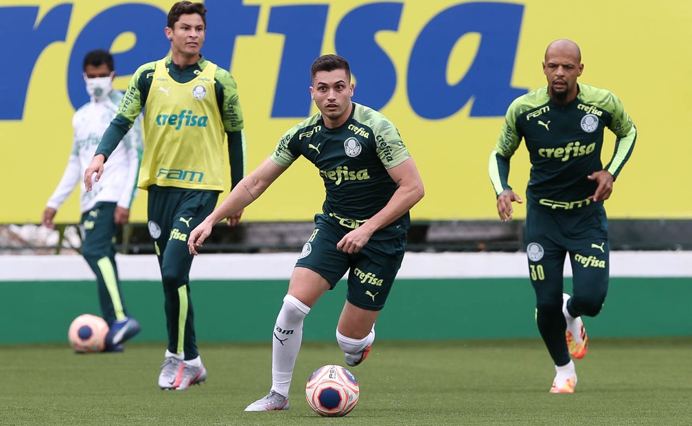 geglobo's tweet photo. Luan Silva volta a treinar com bola e mira chances no Palmeiras: "Quero honrar a camisa" https://t.co/2eCvj7mgMU https://t.co/NNdGoXewwu