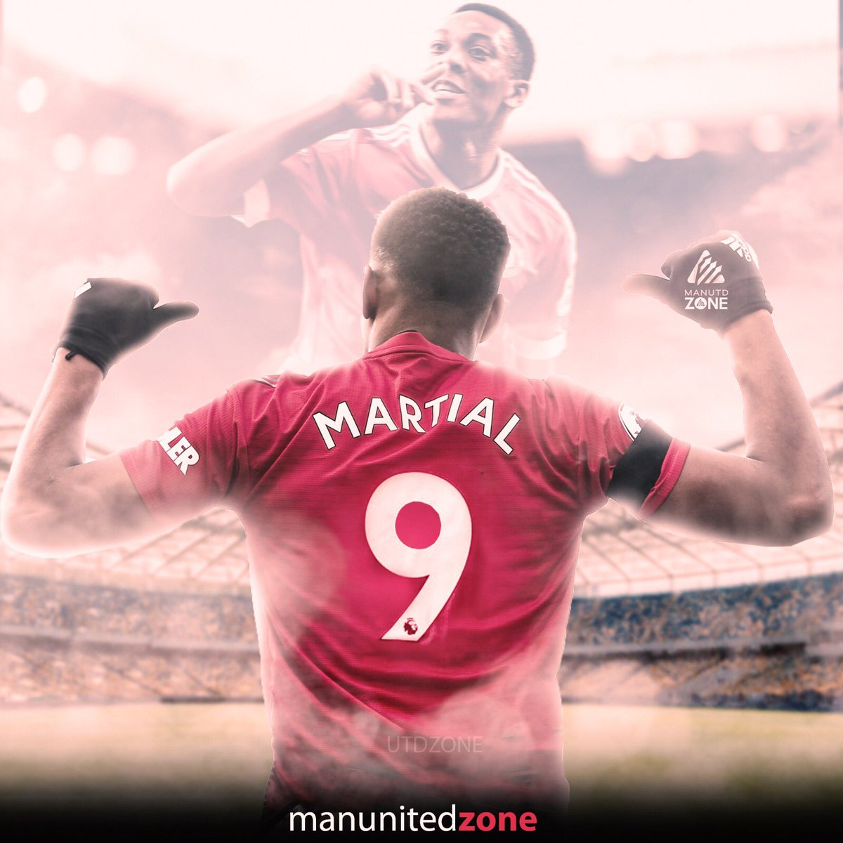 ManUnitedZone's tweet photo. Martial: "Solskjær sent me a message, he said 'do you want to take your no 9 shirt back?'. I straight up said yes! I said yes and he told me now it’s up to you to show me [that you deserve it] every time you’re on the pitch." #muzone [canal +] https://t.co/qFX05Kl71D
