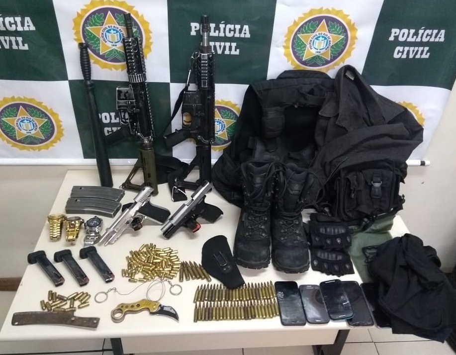 RjInformeNews's tweet photo. #57DP prende quatro integrantes de organização criminosa chefiada pelo miliciano Ecko. Saiba mais: https://t.co/0wkbkbZi8N https://t.co/VoD35nCCcG