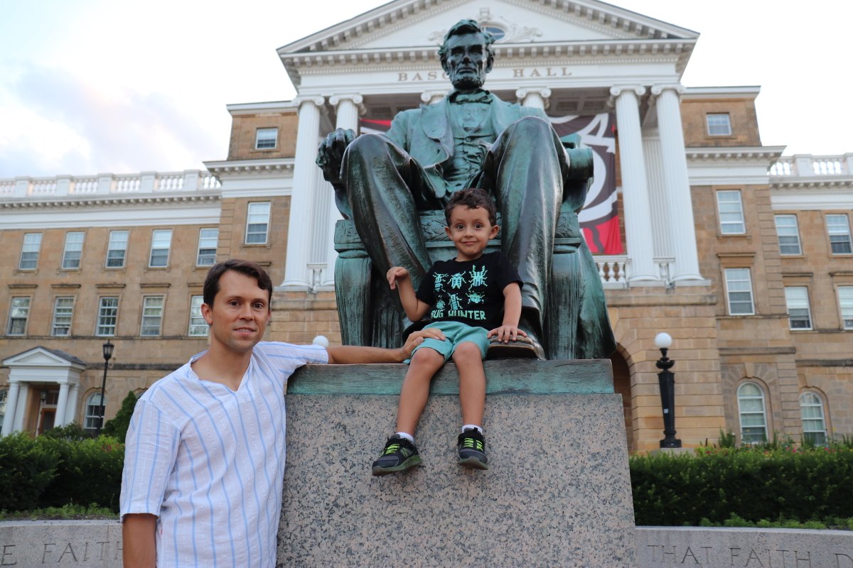 DarrenThies's tweet photo. Visiting our 16th President - "Honest" Abe #Lincoln at the top of #BascomHill on the campus of the @UWMadison. "Those who deny freedom to others, deserve it not for themselves" - #AbrahamLincoln #Wisconsin #MadisonWI https://t.co/0rgbRoEtv3