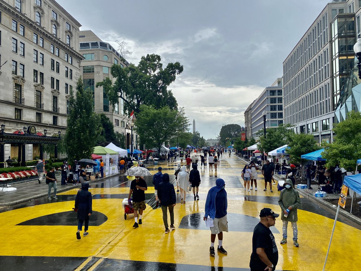 KuzyBeCackling's tweet photo. Black Lives Matter Plaza. 

One month apart.

#DefundMPD 
#DCProtests 
#OccupyHstreet https://t.co/5lCu5EkC5G