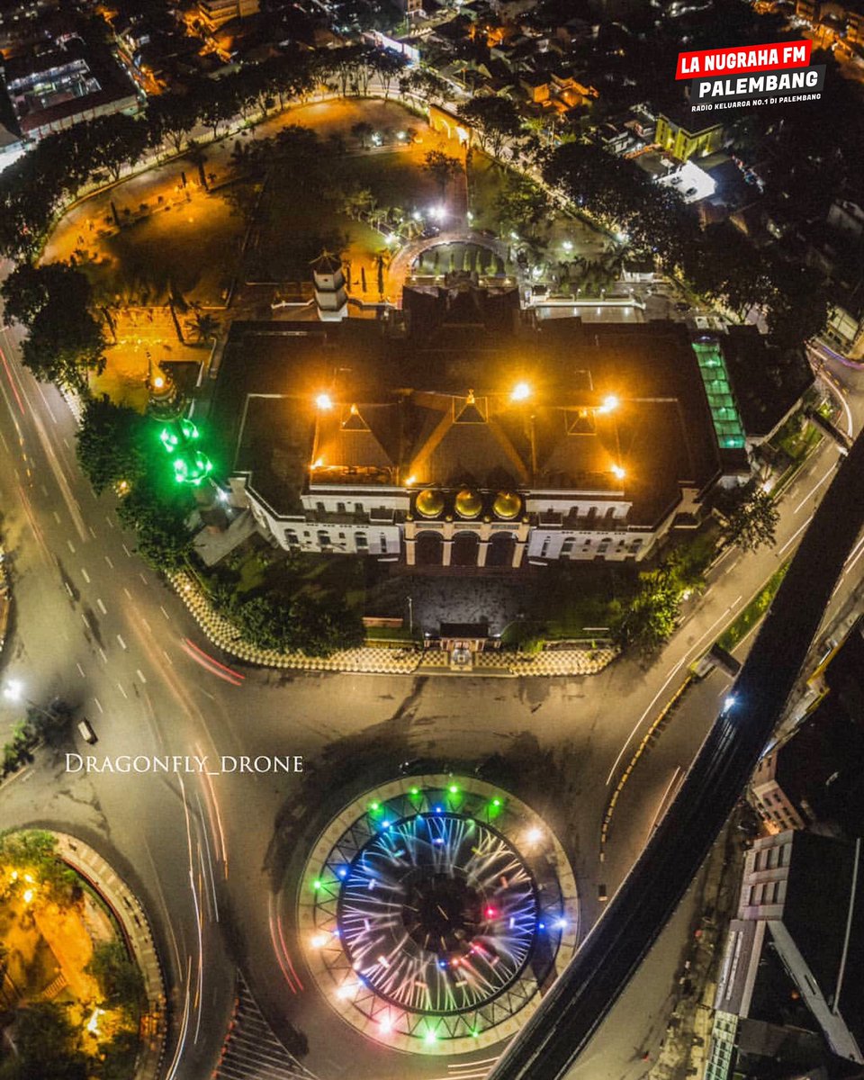 "Memulai harimu dengan shalat subuh insya Allah akan membuat harimu penuh dengan berkah"
.
📸 : @dragonfly_drone