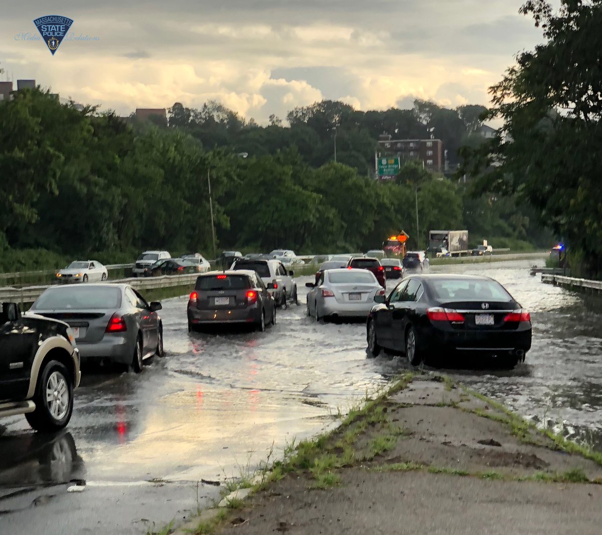 #MAtraffic #MAflood Rte 16 EB &amp; WB in #Chelsea. Lane closures now in place. Expect delays.