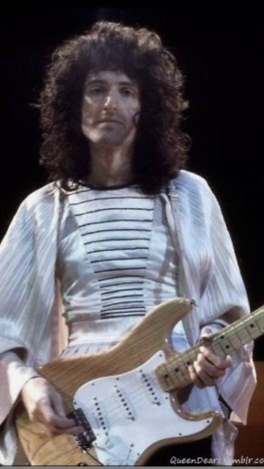 O Xrhsths マキバ Sto Twitter 昨日 ギター弾いてるイラスト で色々検索していたらこんなフリー画像が出てきたんだけど 完全にブライアンメイでワロタ ちなみにブライアンメイの名前は一切検索してません T Co W8xcleojs5 Twitter