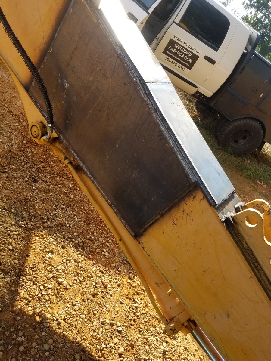 SteelMyDreams's tweet photo. Used the #megacab and a #dozer to push it together! Whatever it takes! #welding #weldlife #weldred #lincoln #lincolnwelders #repair #heavyequipment #mobile #mobilerepair #repair #excavator #johndeere #heavyduty #cummins #dodge #ram #hot #bluecollarlife #bluecollar https://t.co/31syLpwsjl