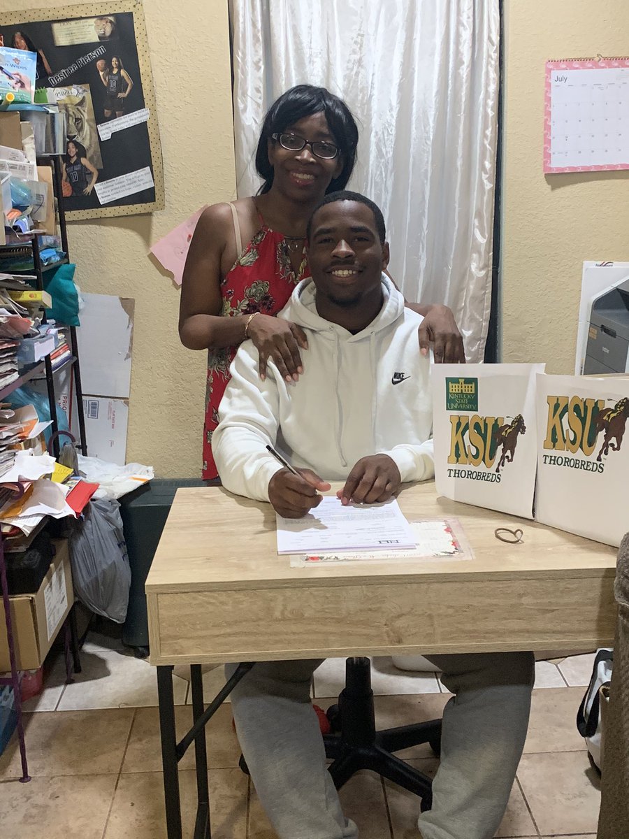 MylesNash4's tweet photo. God has brought me this far there’s no letting up I’m so thankful to be committed I Kentucky State University 💚💛🐎#Committed #signed #HappyBirthdayMomma #Thoroughbred @CoachAI @ChuckT17 @GPowersScout  @KittySpeaksLove @CoachQuise https://t.co/aO5d1WYc8z