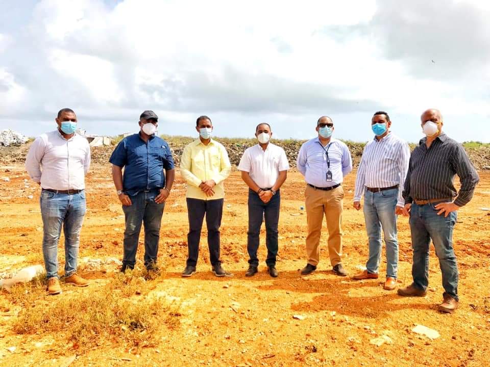 DomingoCG1's tweet photo. Hoy desde Dominicana Limpia supervisamos los avances de los destinos finales con los Alcaldes Manolito de Verón, Santos Ramirez de Baní y Pavolo de Villa Altagracia, con el fin de avanzar la transición del caos de la basura a una industria de los residuos sólidos ♻️ https://t.co/oYO1TClf7I