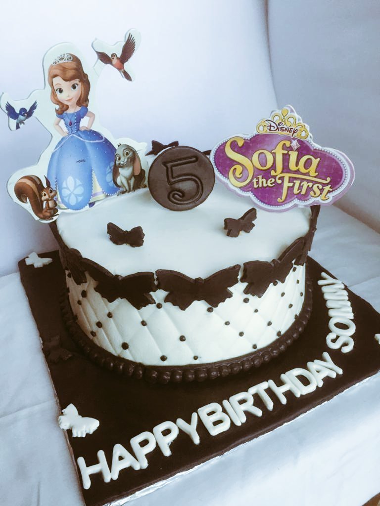 events_bychoice's tweet photo. #jackye
#atalanta
#Dembele
#lonielmessi
#Lilkesh
#Adeboye
#cotinho
#NatashaAkide
.
.
.
#nijabrandchick#awkabaker
#hbdsommy@5#yummy
#fondantcake
#cakeinawka#birthdaycake
#cakeart#edibleart
#spongecake#anambra
#bakedwithlove#cakeforababygirl@Govthouse Awka.. https://t.co/U5TZQr7lN2