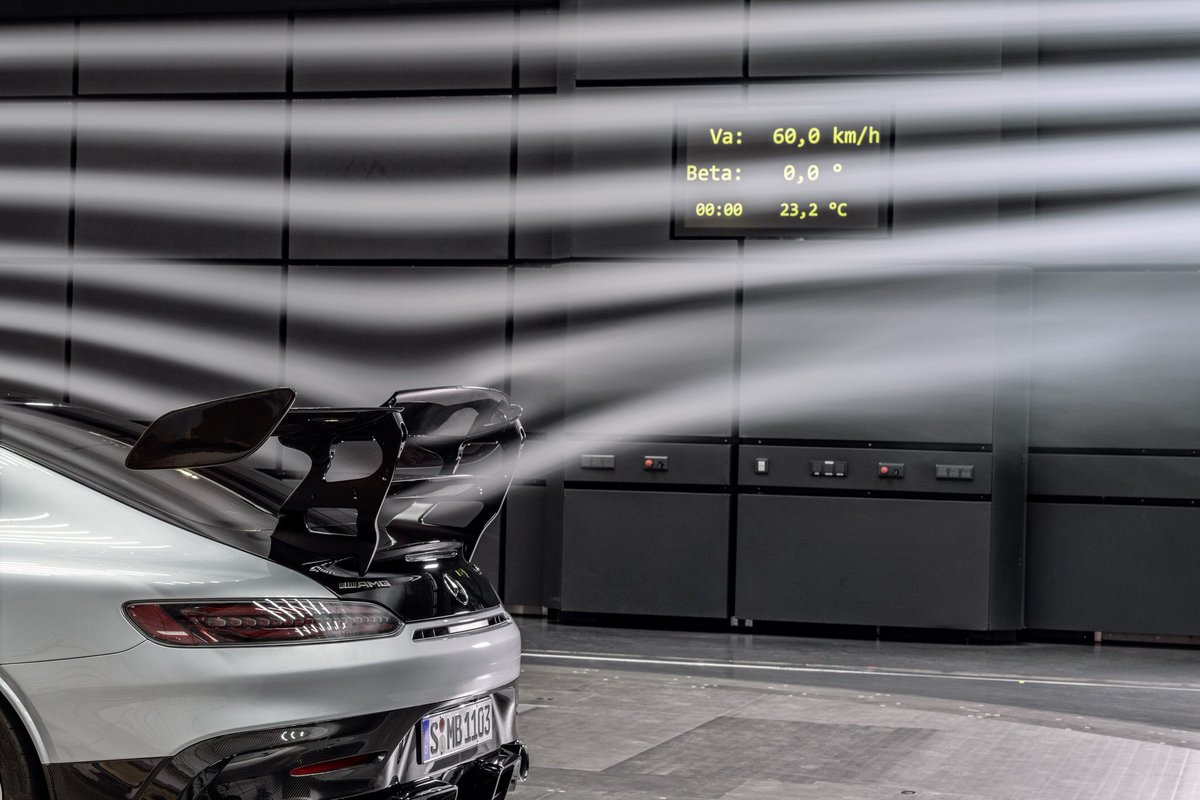 RumBat's tweet photo. İlk kez @MercedesAMG #GTblackseries V8 ile #FlatPlane krank mili kullanılıyor.
1 - 8 - 2 - 7 - 4 - 5 - 3 - 6
Bu pistlerden fırlamış arkada çift kanatlı ve flaplı yıldızlı canavar,
730HP 800Nm ile
0-100km/h 3.2 saniye
0-200km/h <9 saniye!..
@MercedesBenz @MercedesTurkiye @Daimler https://t.co/HpDcjRMsKu