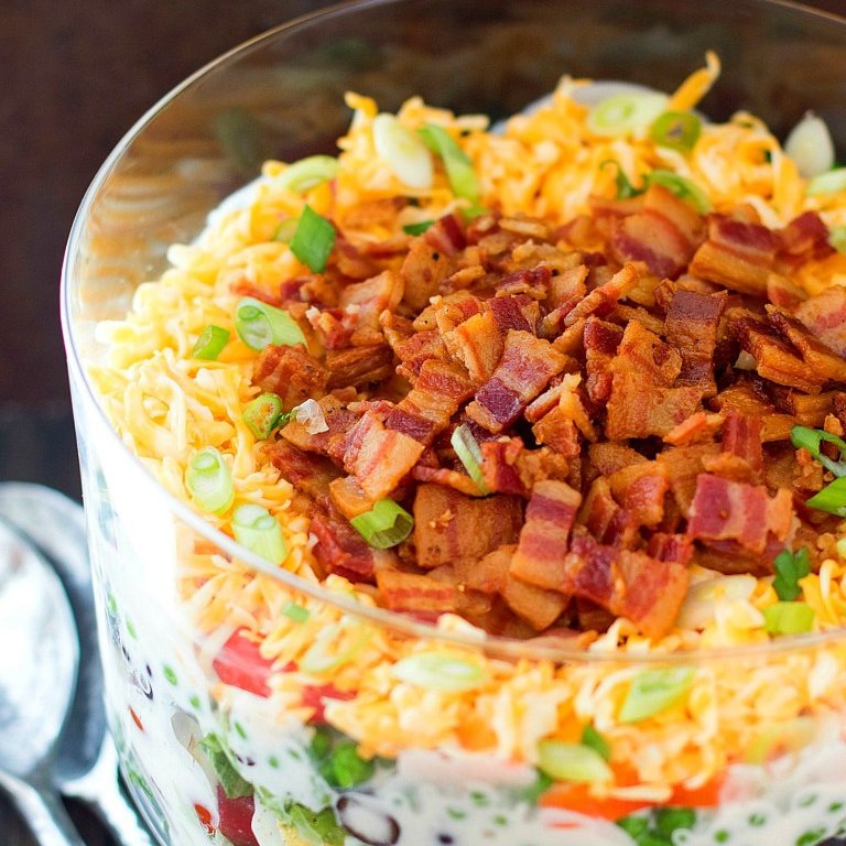 Melissa_MSSK's tweet image. Seven Layer Salad is a myriad of color and flavors and is a potluck classic that spans generations and gets better and better every time it’s made. #recipe #salad #layersalad #sevenlayersalad #sidedish #potluck melissassouthernstylekitchen.com/seven-layer-sa…
