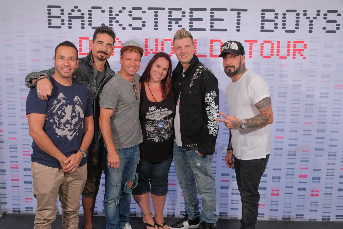 Mellyssa_1982's tweet photo. One year ago today!! #BSBOtt #DNAworldtour see you #Friday @nickcarter 😘😘 https://t.co/dwdqmfsHy9