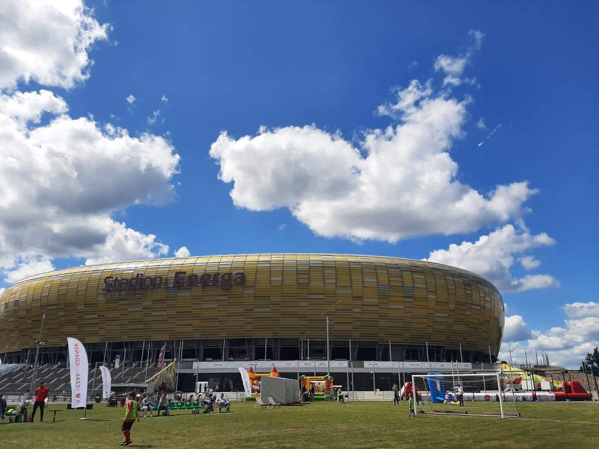 PolsatPlusArena's tweet image. ⚽ Turniej Piłkarski na Weekendowej Strefie Aktywności ❗
📅 18 i 19 lipca w godz. 11:00 – 17:00 ponownie widzimy się przy #FUNARENA na #StadionEnerga. 🏟️ W programie turnieje piłkarskie dla różnych grup wiekowych. 
Szczegóły: bit.ly/3j1x4oV