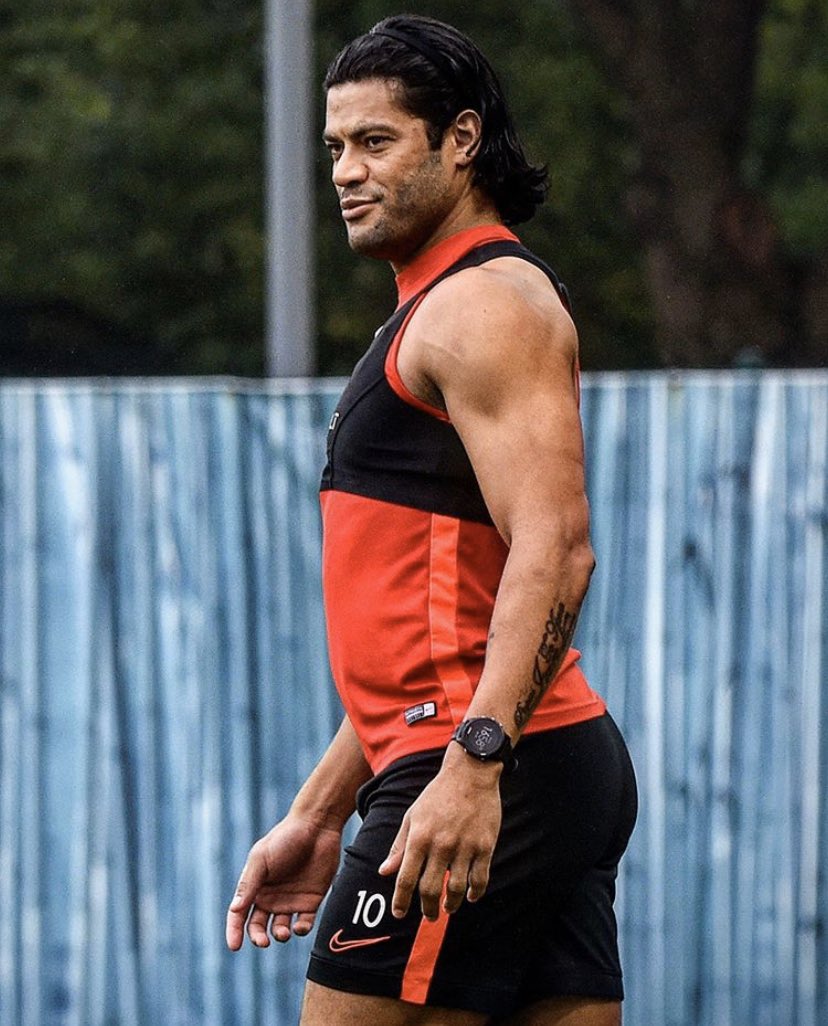 RajadoresFutbol's tweet photo. Las pintas de Hulk con esa melenita están empezando a incomodarme sobremanera. Está evolucionando peligrosamente hacia una travesti brasileña de zona poco glamurosa de Río de Janeiro. https://t.co/vBPMwNFhIz