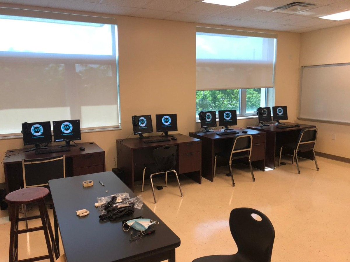 learninglabsinc's tweet image. Learning Labs installed SAVE Corporation 911 simulators at Miami Carol City Senior High School today. You can learn more about these simulators here: lli.com/save-corp

#LearningLabsInc #LLI #SAVECorporation #911Simulator #911Training #MiamiCarolCitySeniorHighSchool