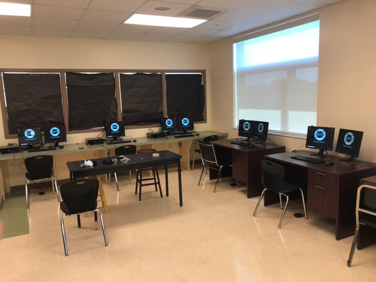 learninglabsinc's tweet image. Learning Labs installed SAVE Corporation 911 simulators at Miami Carol City Senior High School today. You can learn more about these simulators here: lli.com/save-corp

#LearningLabsInc #LLI #SAVECorporation #911Simulator #911Training #MiamiCarolCitySeniorHighSchool