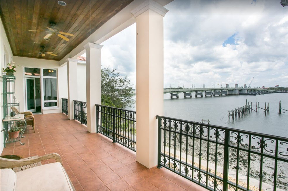 SuncastleProps's tweet image. Explore downtown St. Augustine while staying in this beautiful one of a kind home overlooking the Matanzas Bay and Bridge of Lions!

suncastleproperties.com/vacation-renta…