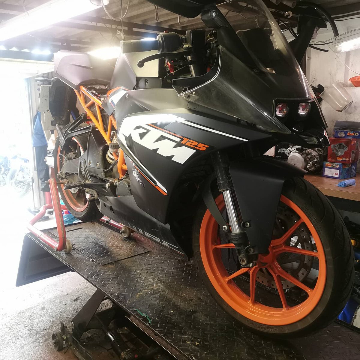 Linksmc's tweet image. Poorly ktm