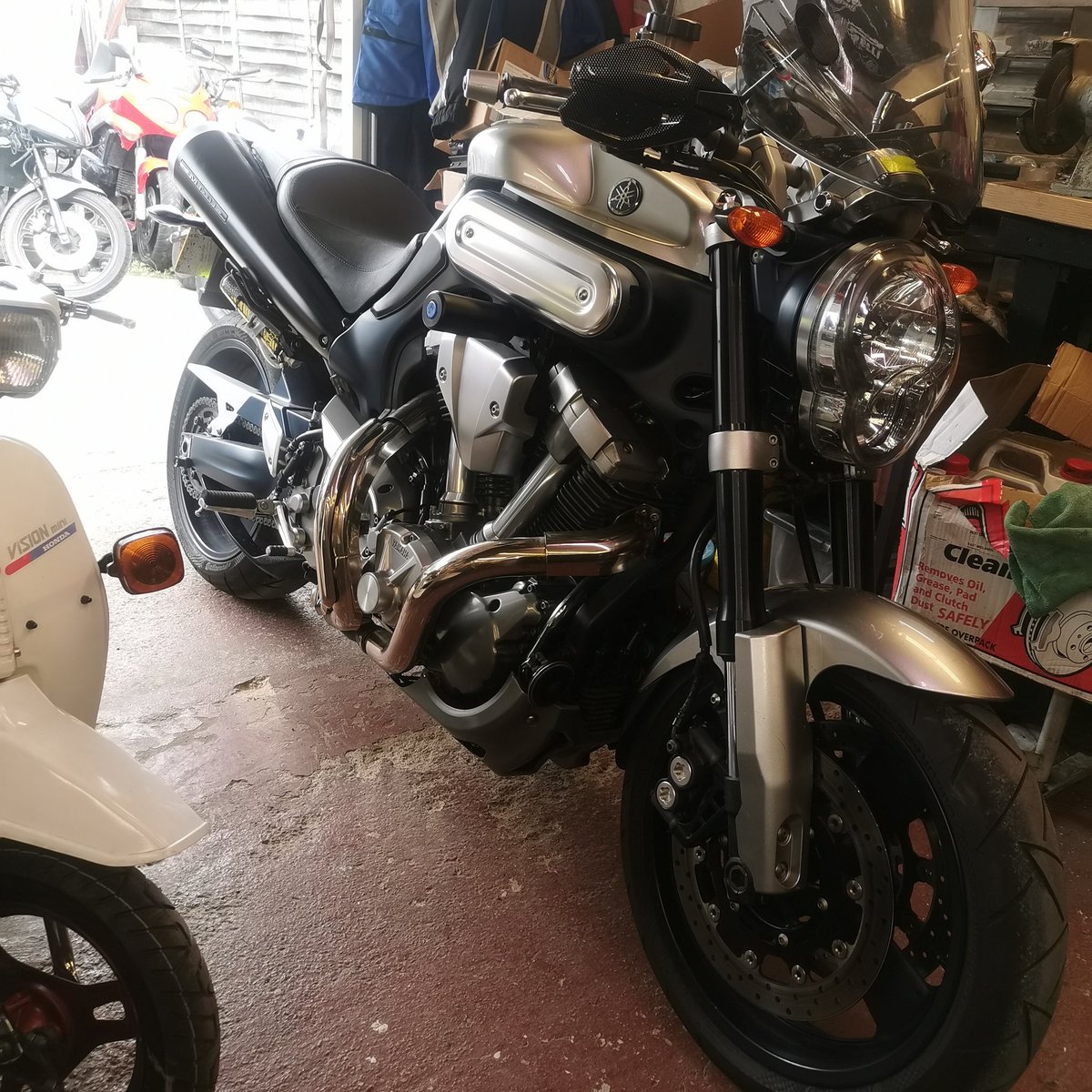 Linksmc's tweet image. A rare beast in for fork seals.