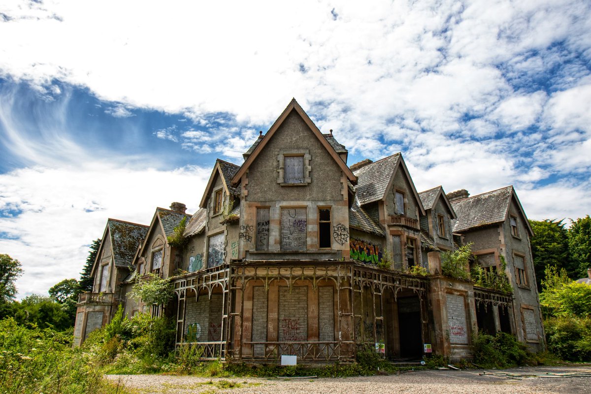 xileoo's tweet photo. Cairndhu House - A grand summer Palace built in 1875 and abandoned in 1986. Apaprently the most haunted building in Northern Ireland #urbex #northernireland #photography #ThePhotoHour @ThePhotoHour https://t.co/mxW9wz0Y2Z