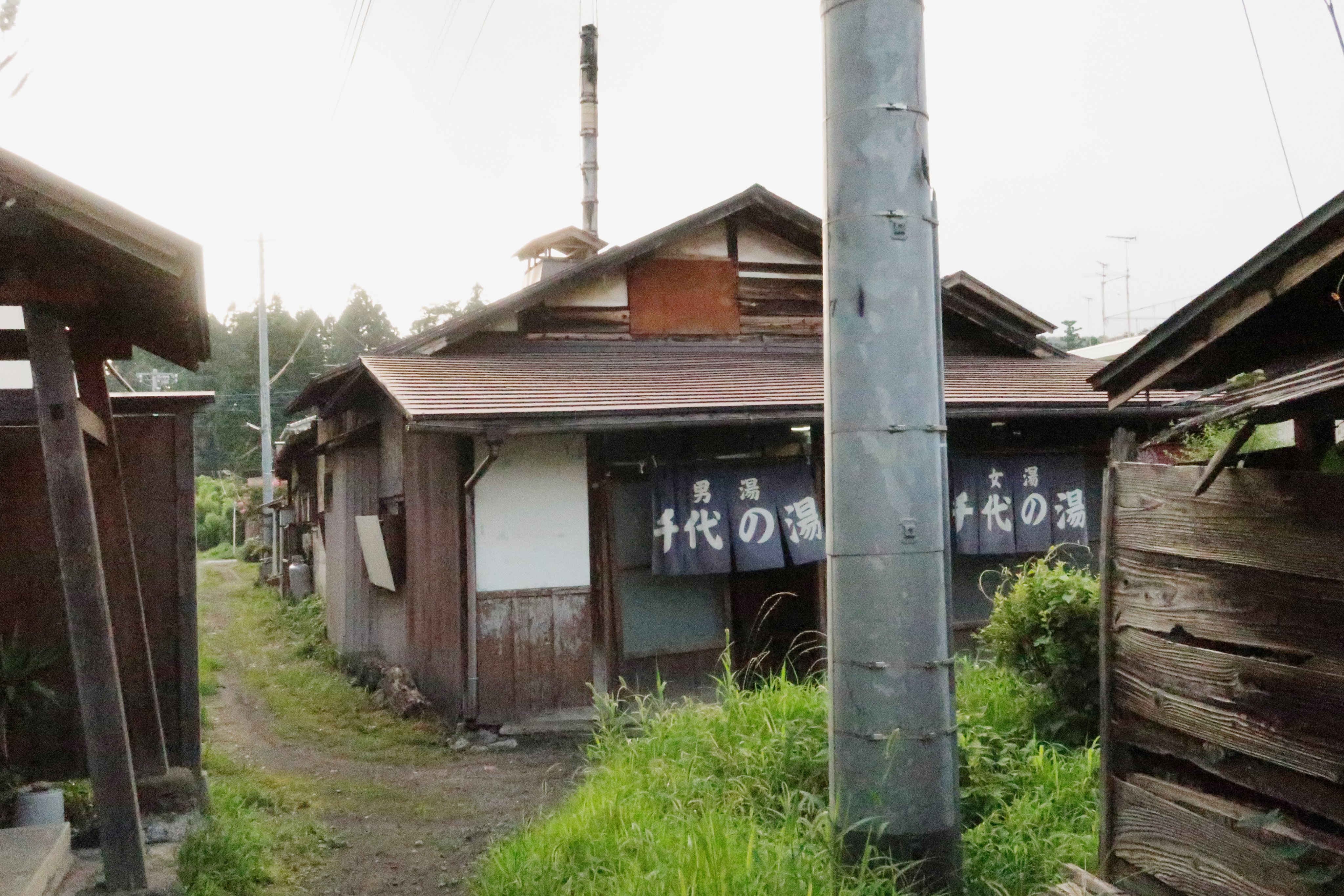 やまうち 群馬県の銭湯 千代の湯 ボローい景観と内装が良かったな スーパー銭湯や クラシックホテルの浴場も それはそれでいいけど ボロいお風呂は ボロいお風呂で価値がある T Co Hmtaazod2i T Co Lfrpz1dhvs Twitter