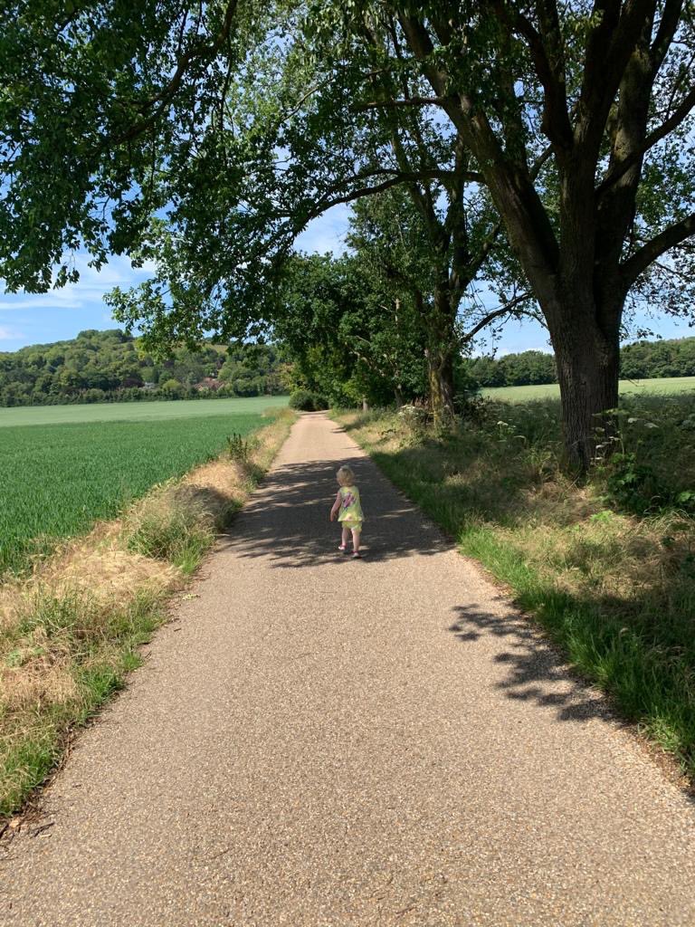 LittleRoutines's tweet photo. 3 things to help #children #eat well, #sleep well &amp; be #happy little people are fresh air, fun &amp; the freedom #explore. My #blog gives suggestions of some traditional activities &amp; games for your children to enjoy outside.

https://t.co/KstmddMSc7 https://t.co/jjLewe1bCP