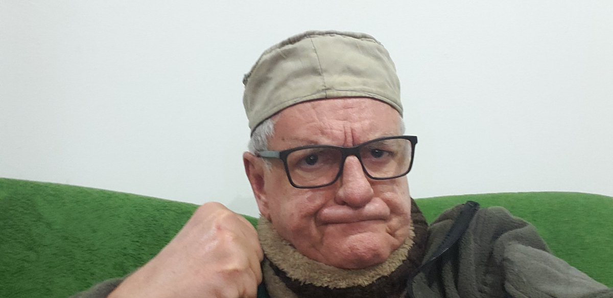 SerginhoGreco's tweet photo. PEQUENAS CILADAS 09
❄️✈️⛄✈️❄️
Zé Bentim falou pra todo mundo que ele está na Polônia.
😱
Assista o vídeo completo no #YouTube:
https://t.co/jYieGC1mCX

Mais um trabalho de #Teatro Empresarial com #DICAS sobre o que não fazer durante o #confinamento em tempos de #coronavirus. https://t.co/bTgNTWyViT