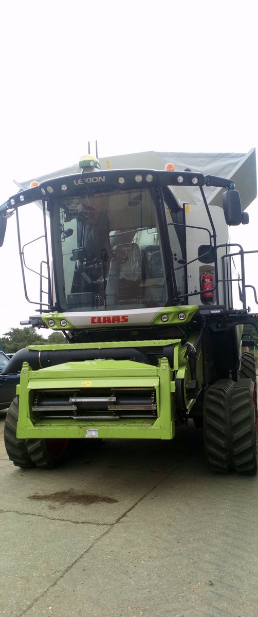 mcarey98's tweet photo. Another Claas Lexion sporting @JohnDeere #GreenStar. Thanks to #Solsteer, this has the ability to use AutoTrac and gather yield data. Helping to keep guidance simple with one solution across the fleet. Finished off with #BBRTK on a PIN Protected StarFire 6000. @BenBurgessAg https://t.co/j6UA67WKaz