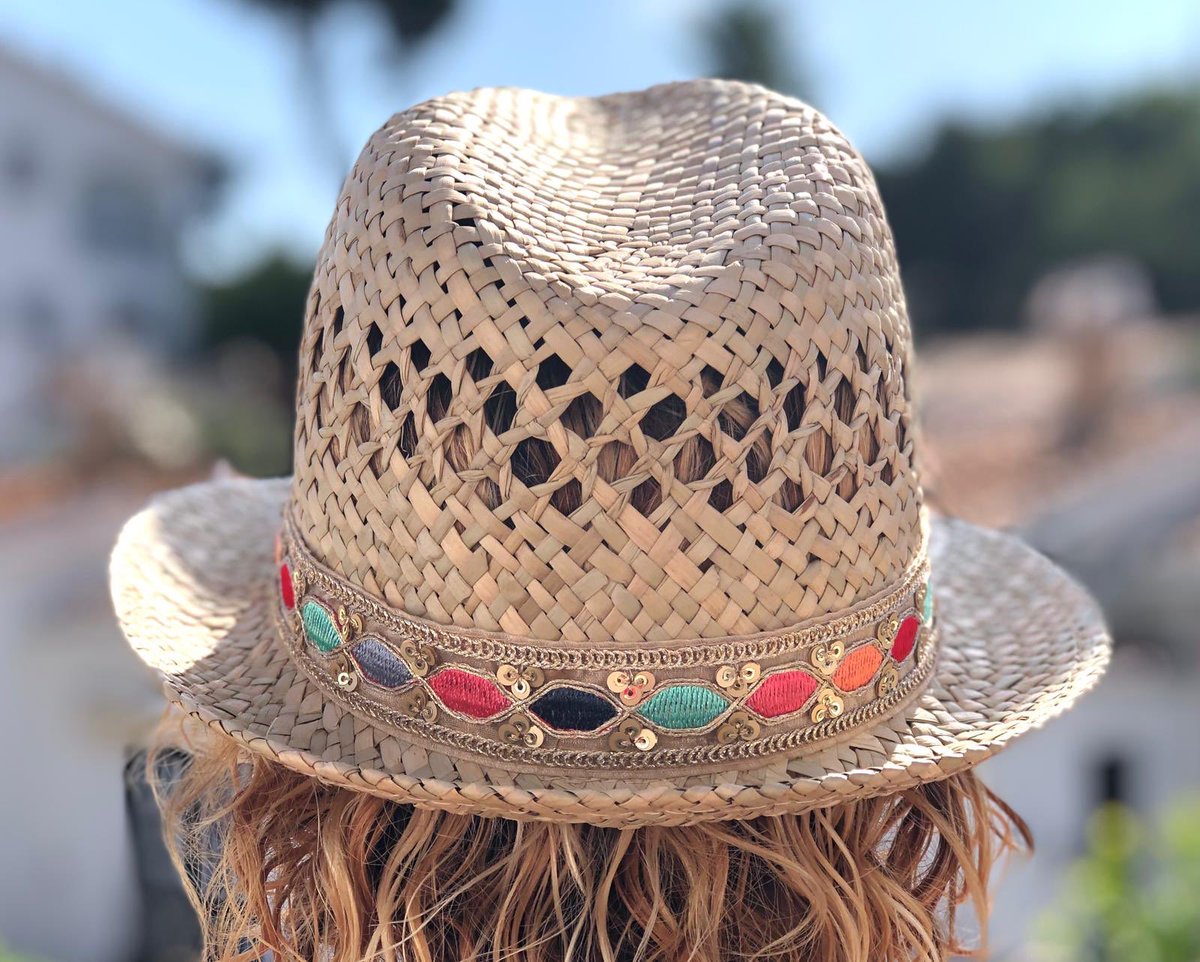 MamasuBolsos's tweet photo. En nuestra web hay un montón de sombreros a muy buen precio. Desde 14,95. https://t.co/599fTxKrd3 #mamasu No me digáis que este no es bonito. https://t.co/gISuh5Unbx